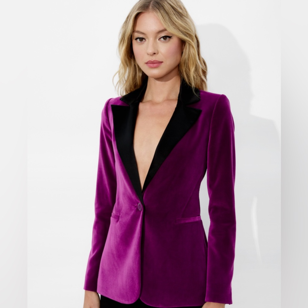 BRAND NEW with TAGS
Macey Velvet Fitted Blazer